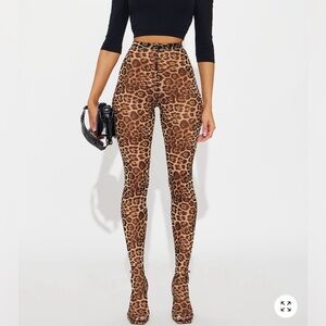 Leopard Print High-Waisted footed legging